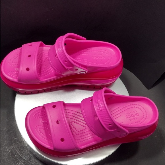 Crocs  Pink Sandals size 12 pre owned Exellent condition - Picture 8 of 9